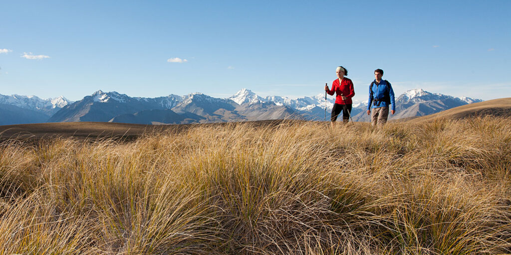 Hiking Lake Tekapo © Alpine Recreation